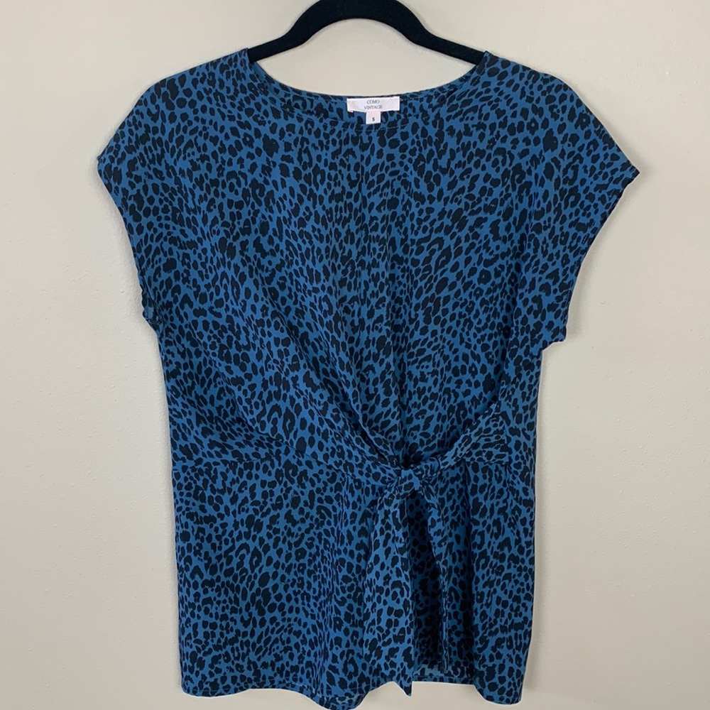 NWOT COMO VINTAGE Women’s Slate Blue Animal Print Top Size Small